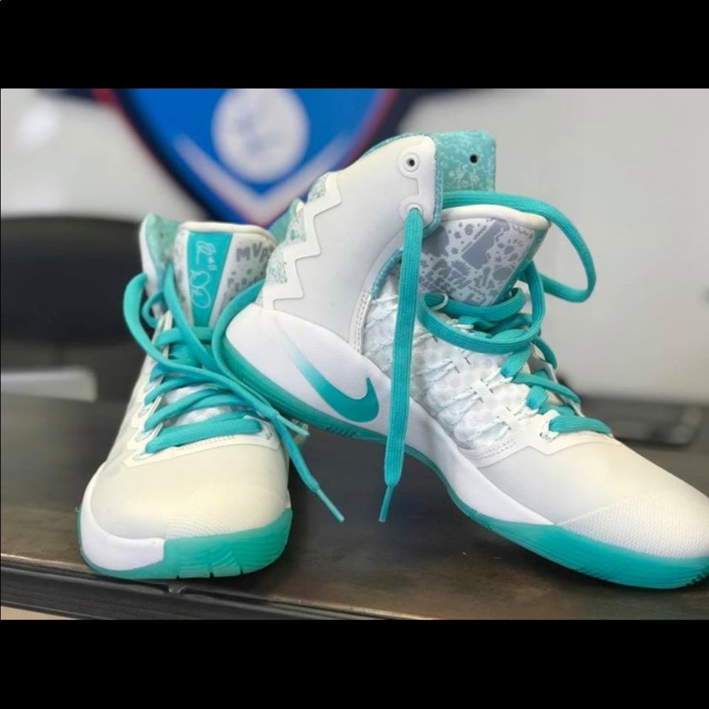 NIKE basketball shoes size 7.5